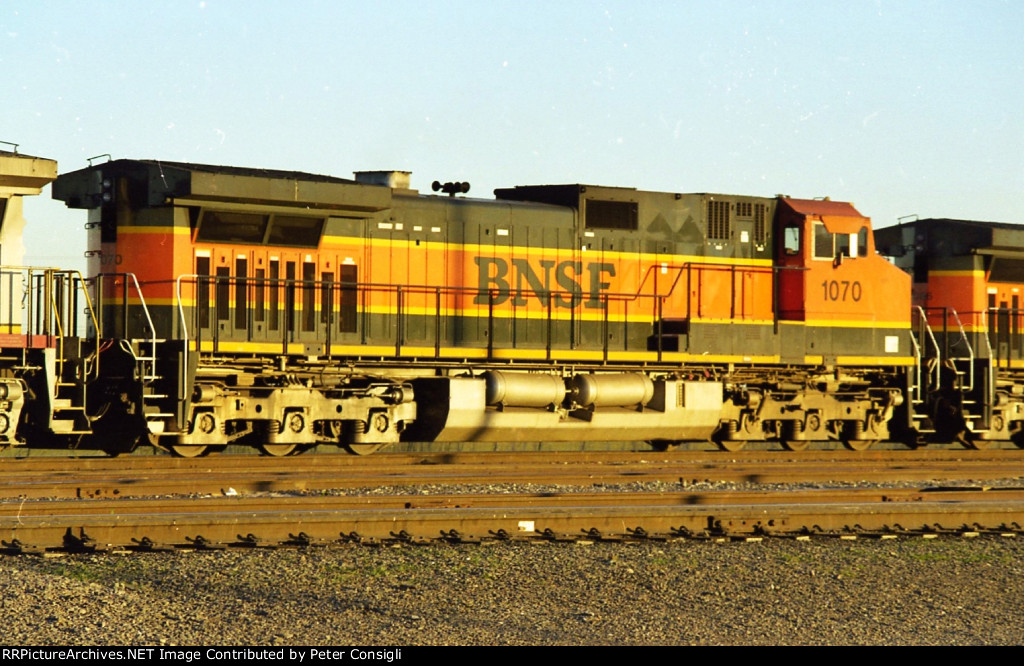 BNSF 1070